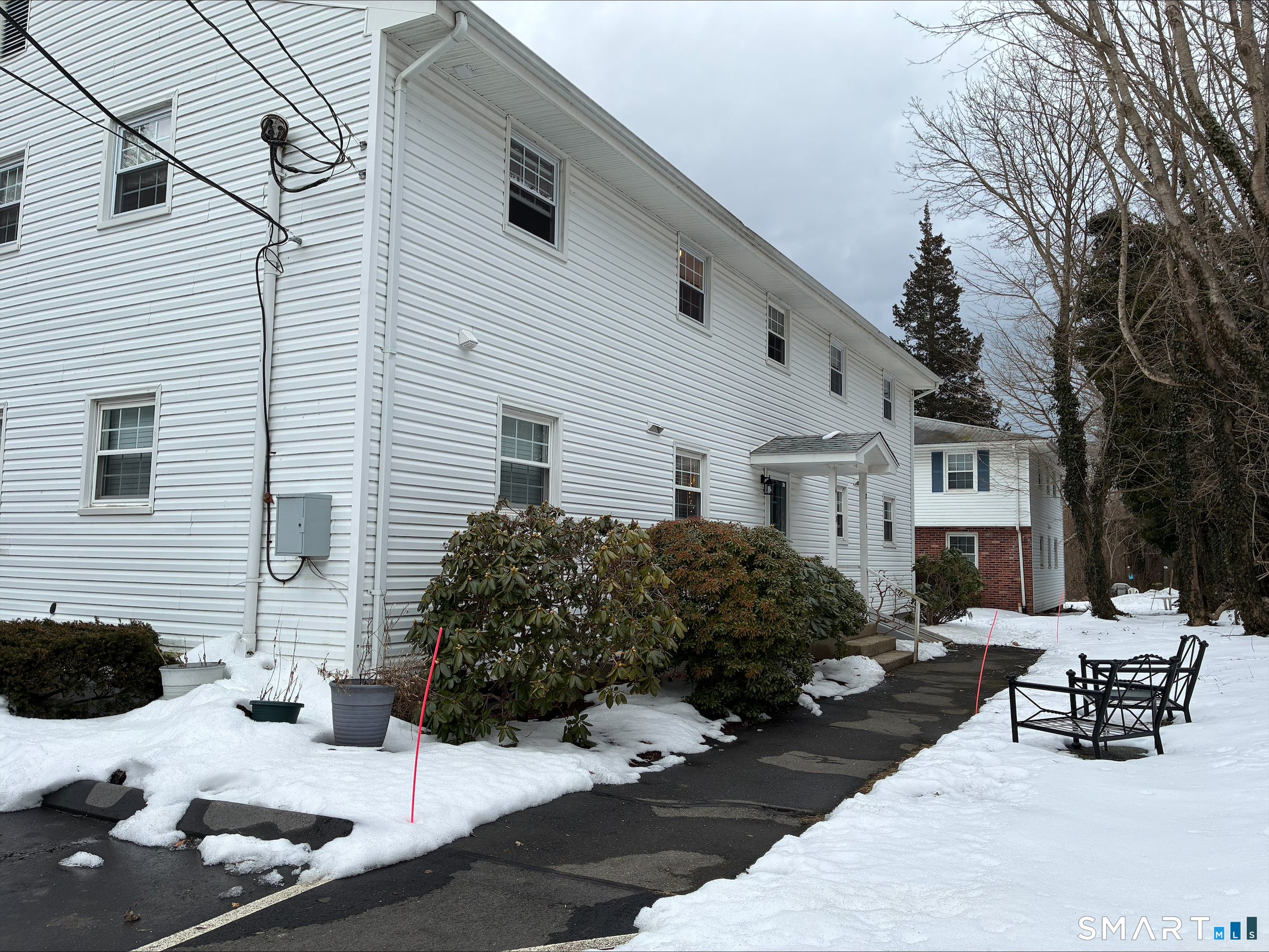 26 College Street, Unit 2 Clinton, CT 06413 - Photo 3 of 27 a view of a patio with couches and a fire pit