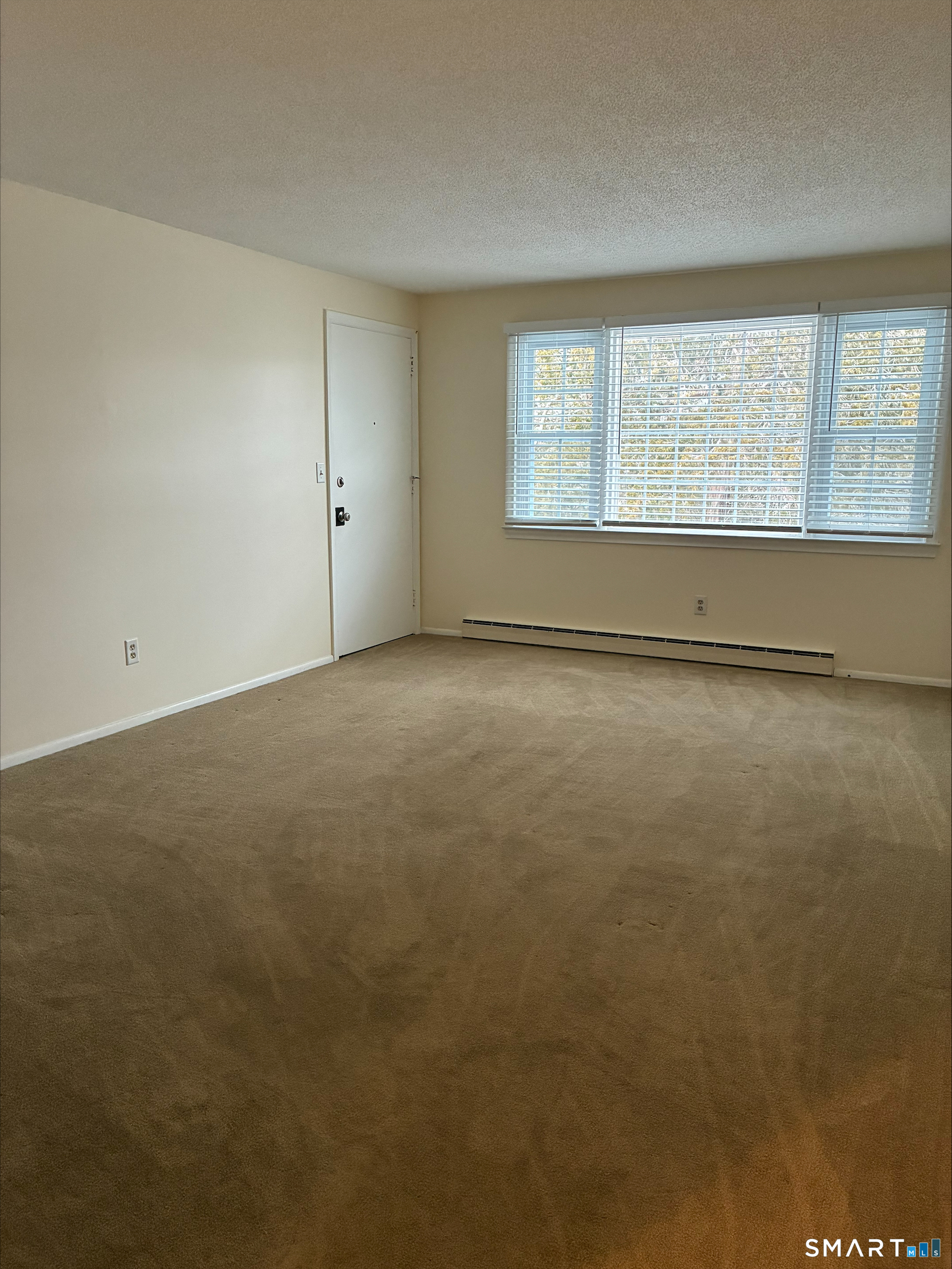 26 College Street, Unit 2 Clinton, CT 06413 - Photo 5 of 27 an empty room with a window