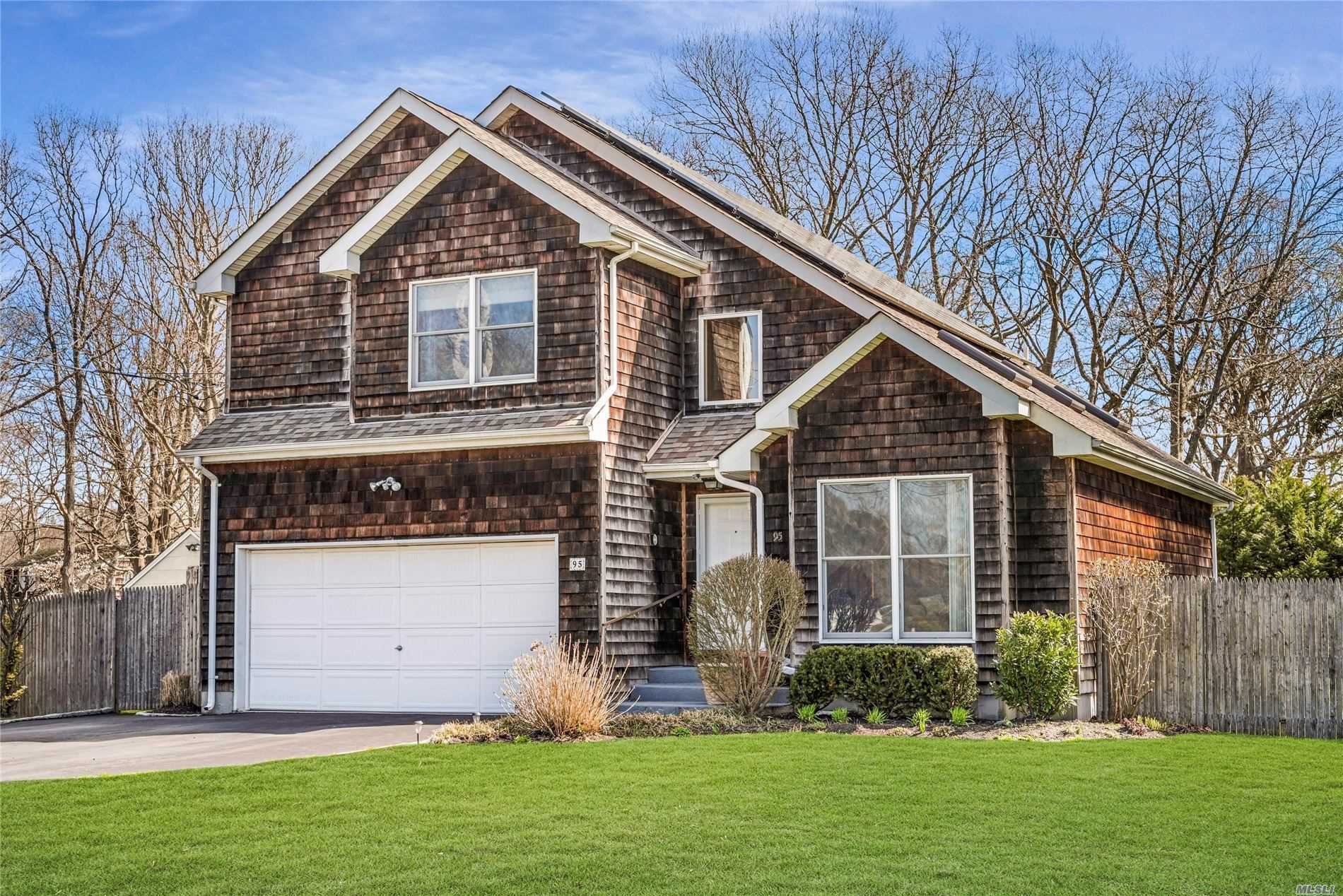 95 Country Club Road Bellport, NY 11713 - Photo 1 of 19