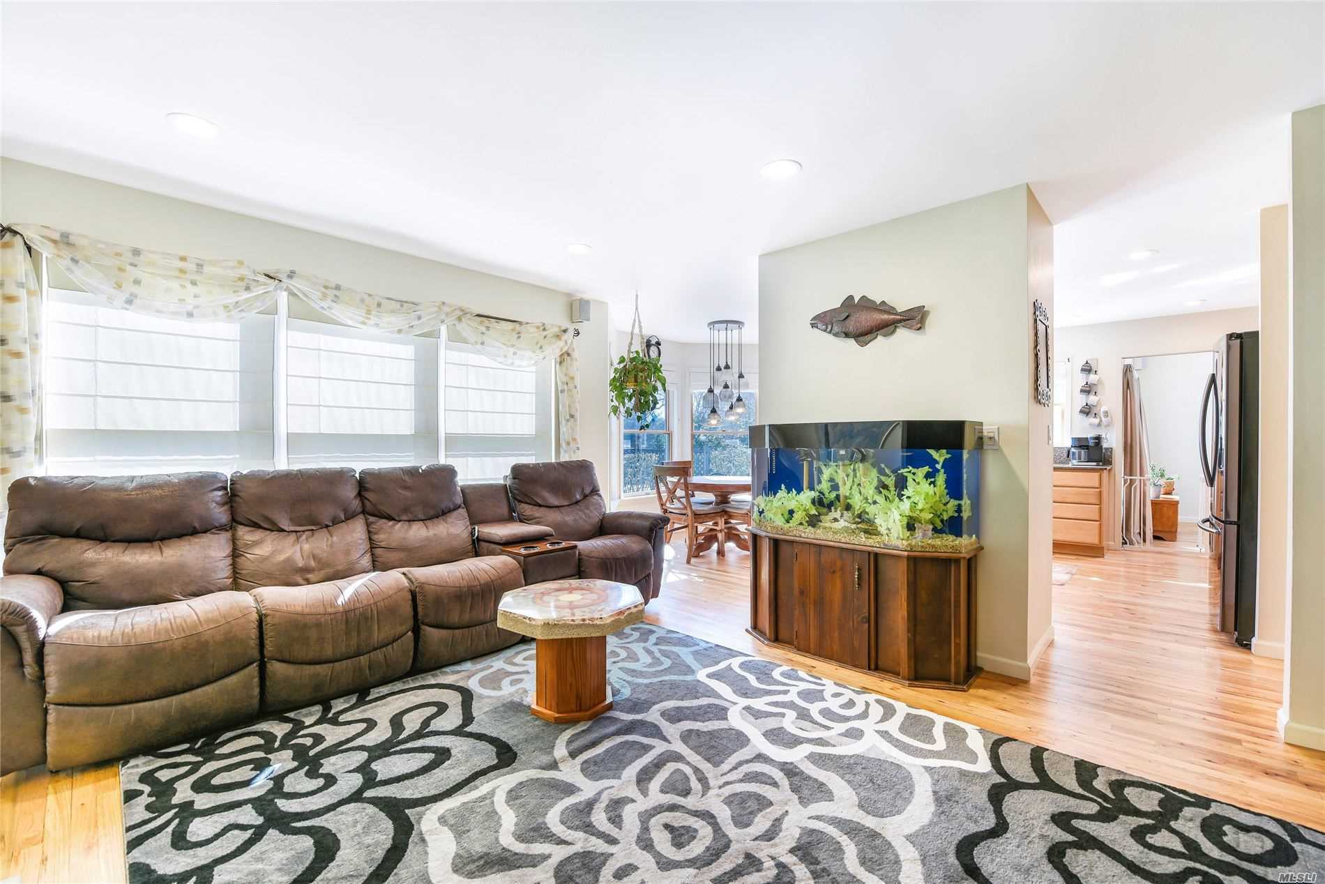 95 Country Club Road Bellport, NY 11713 - Photo 10 of 19