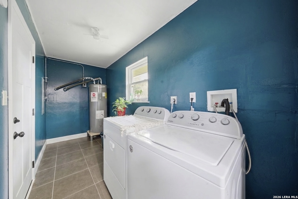 365 State Highway 95 Elgin, TX 78621 - Photo 17 of 34 a utility room with dryer and washer