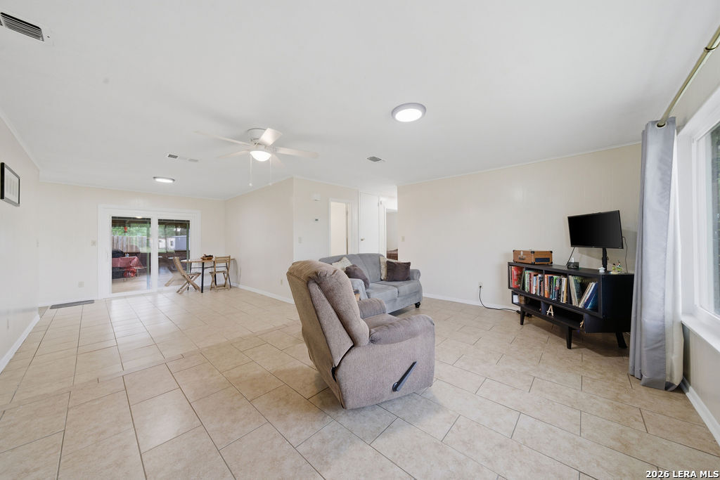 365 State Highway 95 Elgin, TX 78621 - Photo 6 of 34 a living room with furniture and a flat screen tv