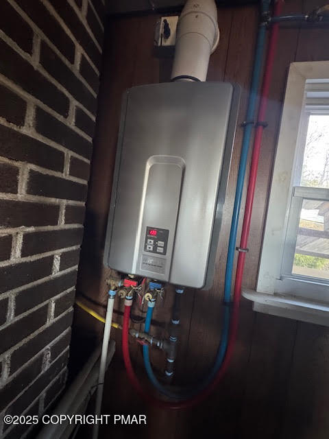 122 Deep Woods Lane Stroudsburg, PA 18360 - Photo 39 of 111 Instant Hot H2O