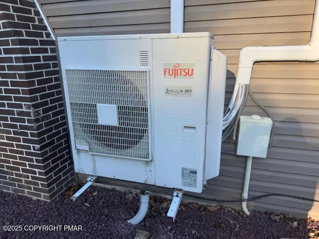 $497,000 | 122 Deep Woods Lane, Stroudsburg, PA 18360