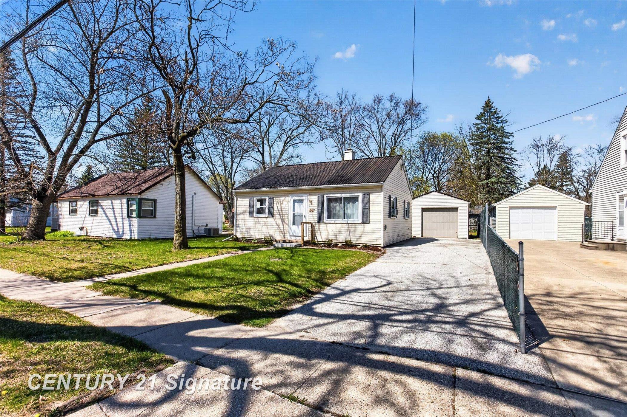1307 East Hurley Road Midland, MI 48642 - Photo 3 of 22 Front-View