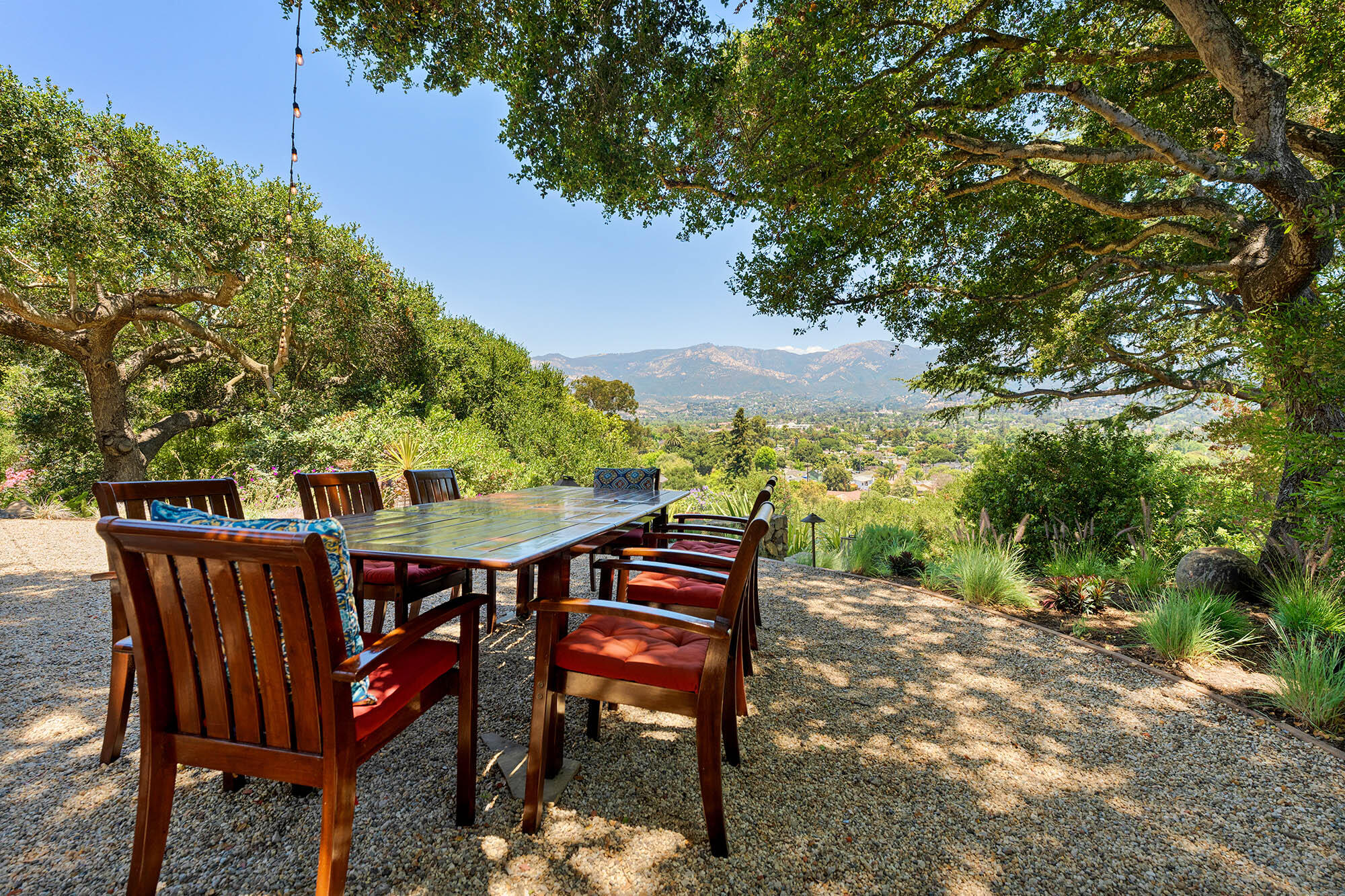 1118 Nirvana Road Santa Barbara, CA 93101 - Photo 53 of 88 53 Al fresco dining _ROY7558