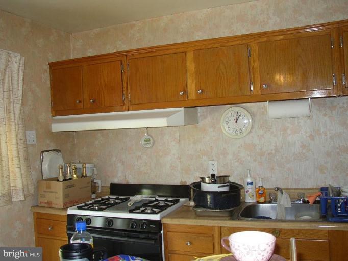 675 Queensgate Road Baltimore, MD 21229 - Photo 2 of 9 Kitchen