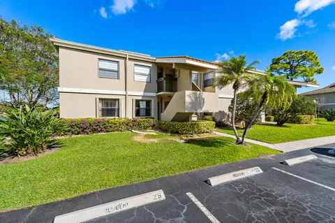 $184,900 | 13369 Touchstone Place, Unit 203, Palm Beach Gardens, FL 33418