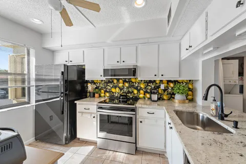 $184,900 | 13369 Touchstone Place, Unit 203, Palm Beach Gardens, FL 33418