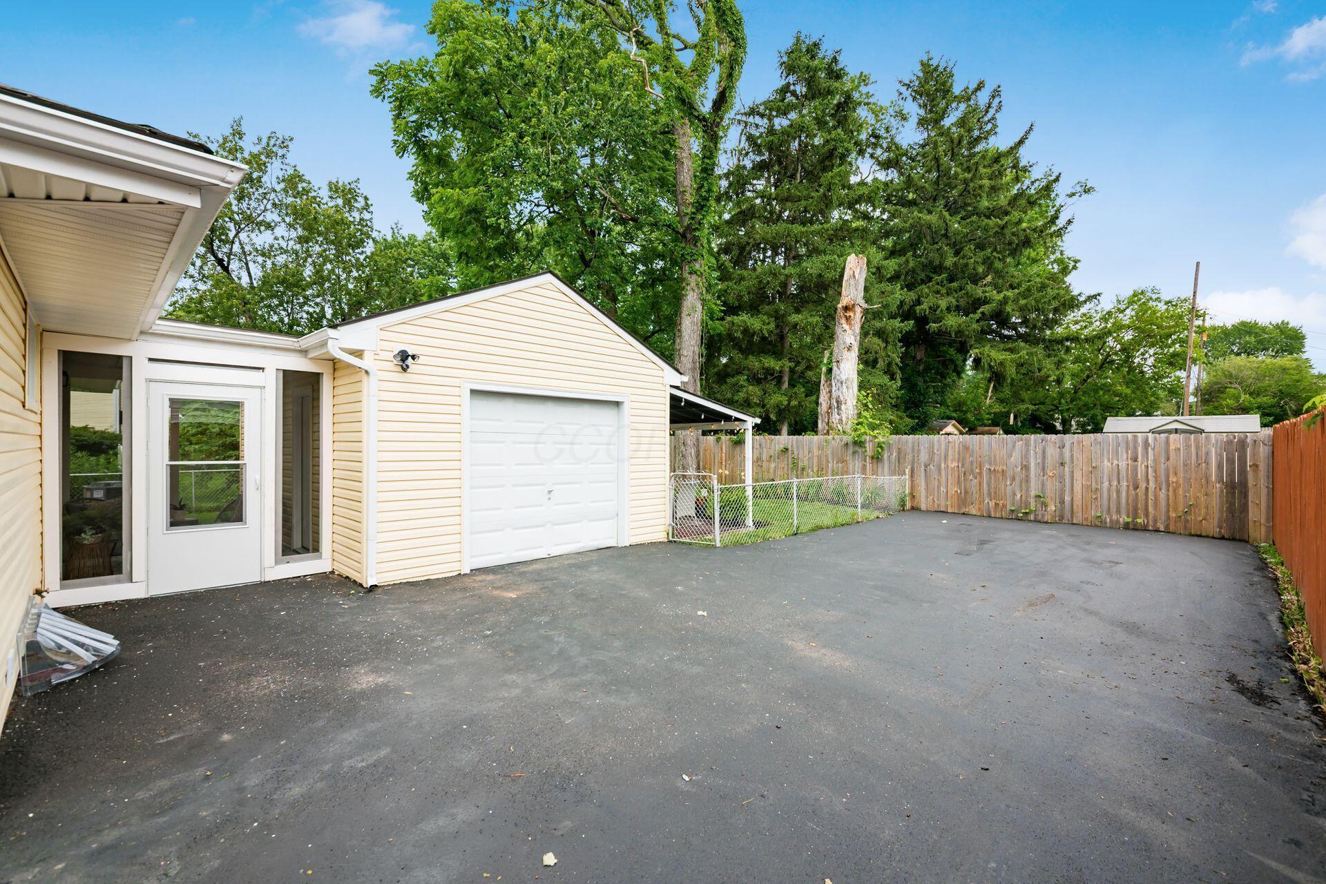 3808 Maize Road Columbus, OH 43224 - Photo 22 of 25 024_ Rd Columbus OH 43224 USA