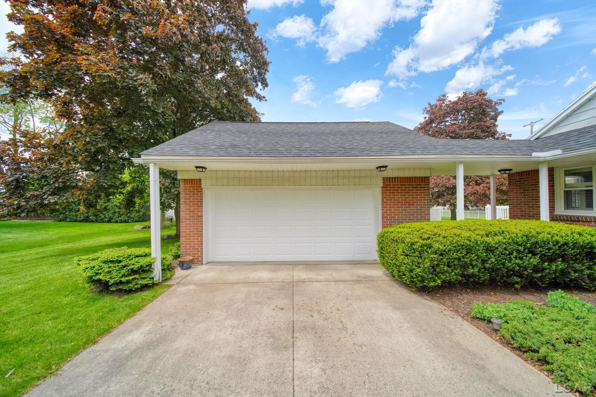 425 Oregon Road West Adrian, MI 49221 - Photo 7 of 56