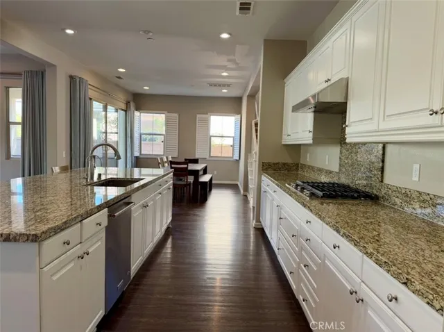 a view of empty room with window