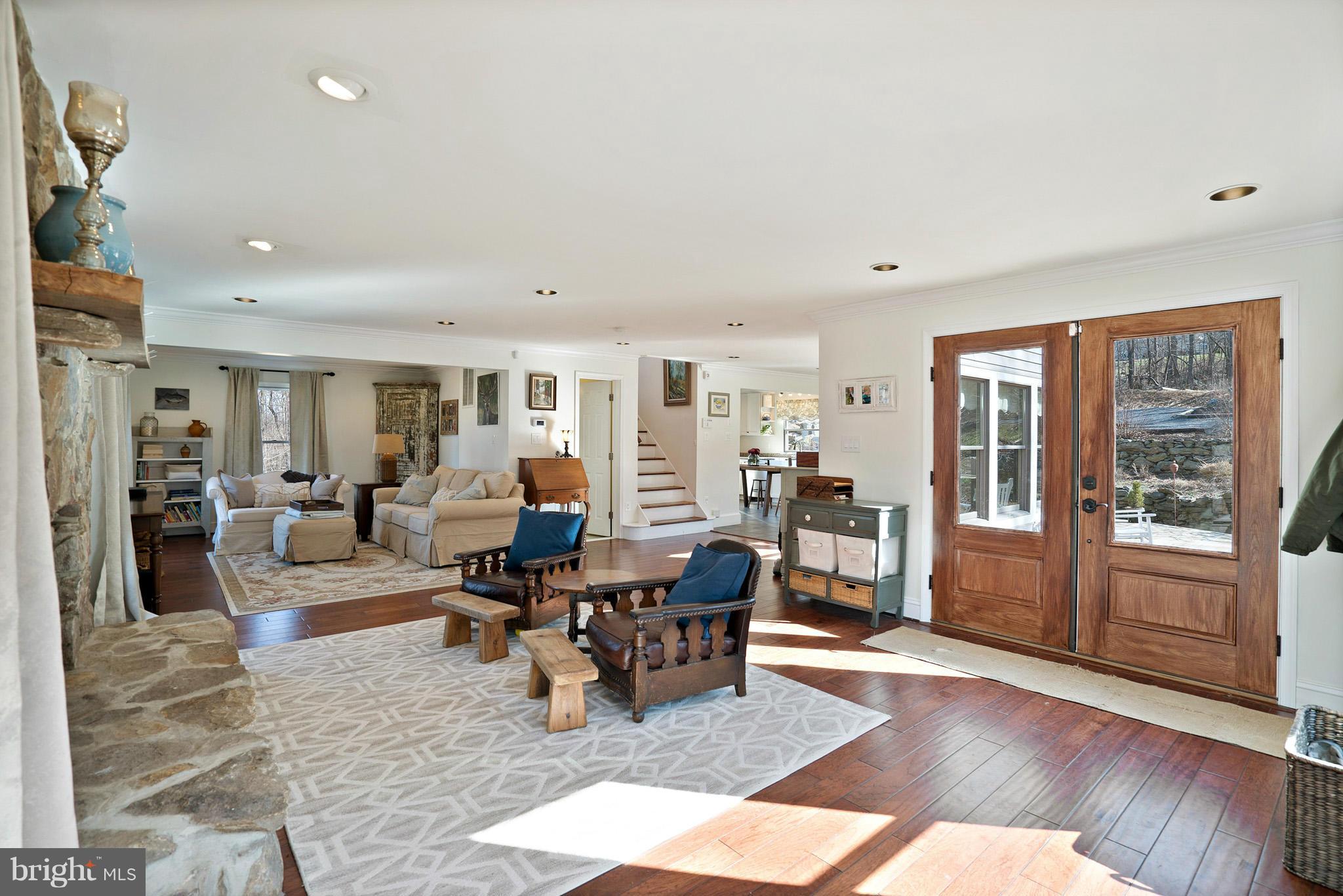 20285 Blue Ridge Mountain Road Paris, VA 20130 - Photo 6 of 30 Hardwoods in the spacious family room