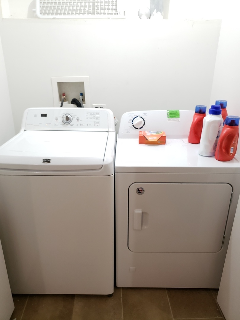 3554 South Dearborn Street Chicago, IL 60609 - Photo 13 of 22 a utility room with dryer and washer