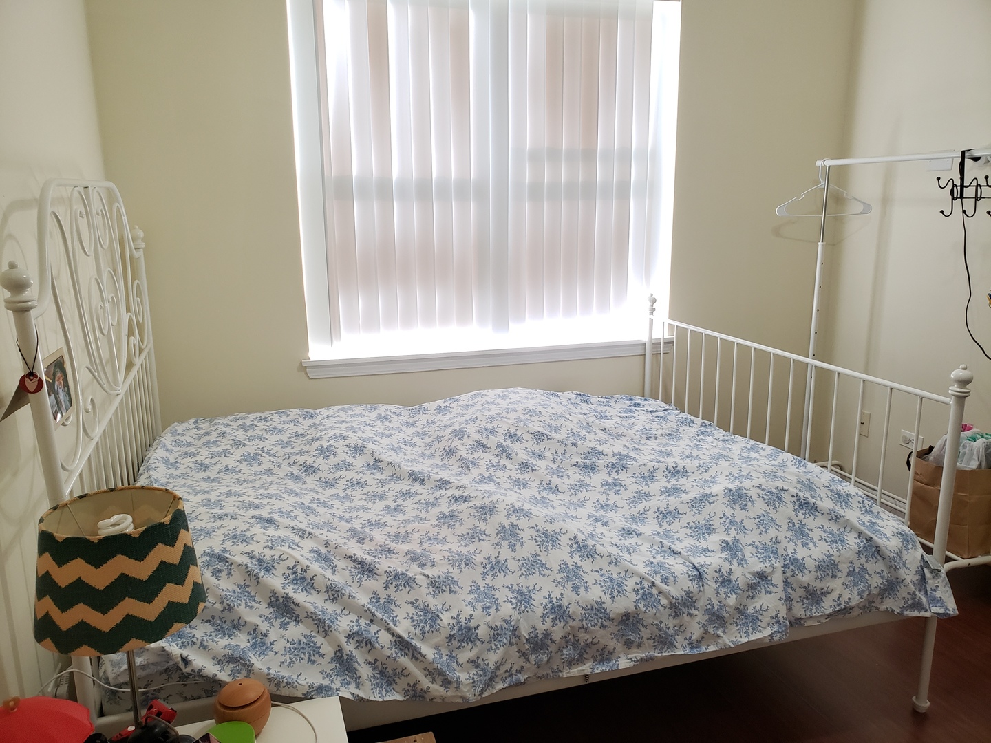 3554 South Dearborn Street Chicago, IL 60609 - Photo 6 of 22 a bedroom with a bed and a window