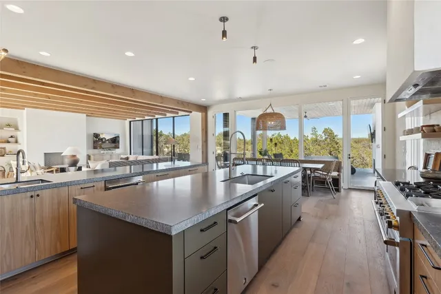 $3,373,944 | 101 Esperanto Way, Spicewood, TX 78669