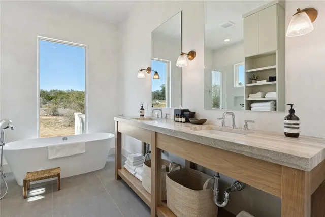 $3,373,944 | 101 Esperanto Way, Spicewood, TX 78669