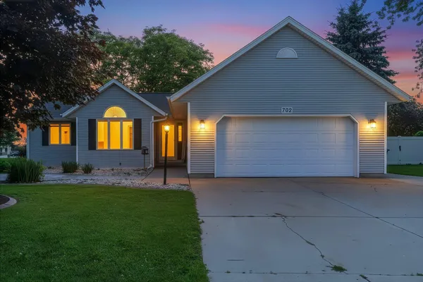 $369,900 | 702 Carol Lane, Pulaski, WI 54162