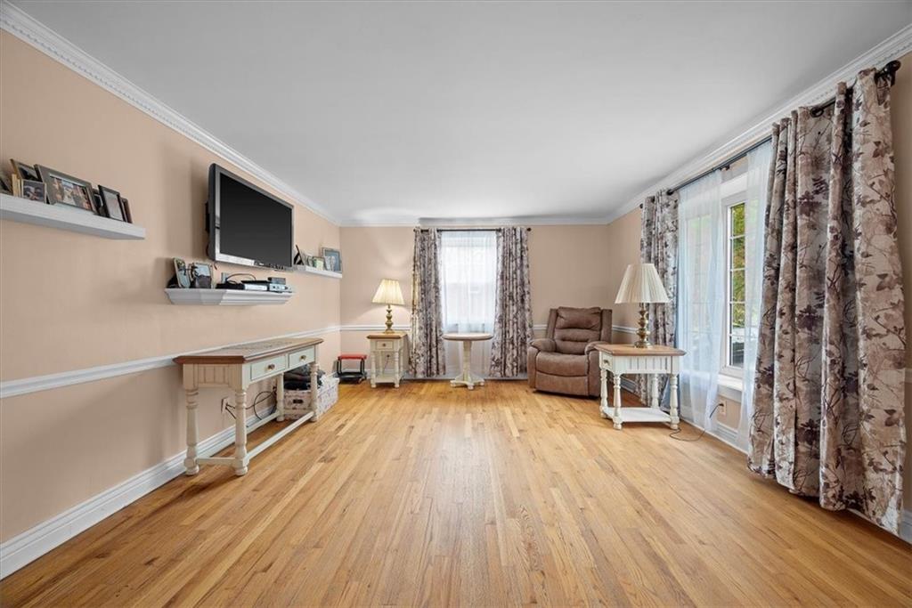 220 Ridgeview Drive Venetia, PA 15367 - Photo 2 of 15 Gallery Image 2