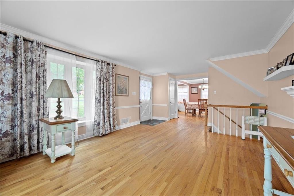 220 Ridgeview Drive Venetia, PA 15367 - Photo 3 of 15 Gallery Image 3