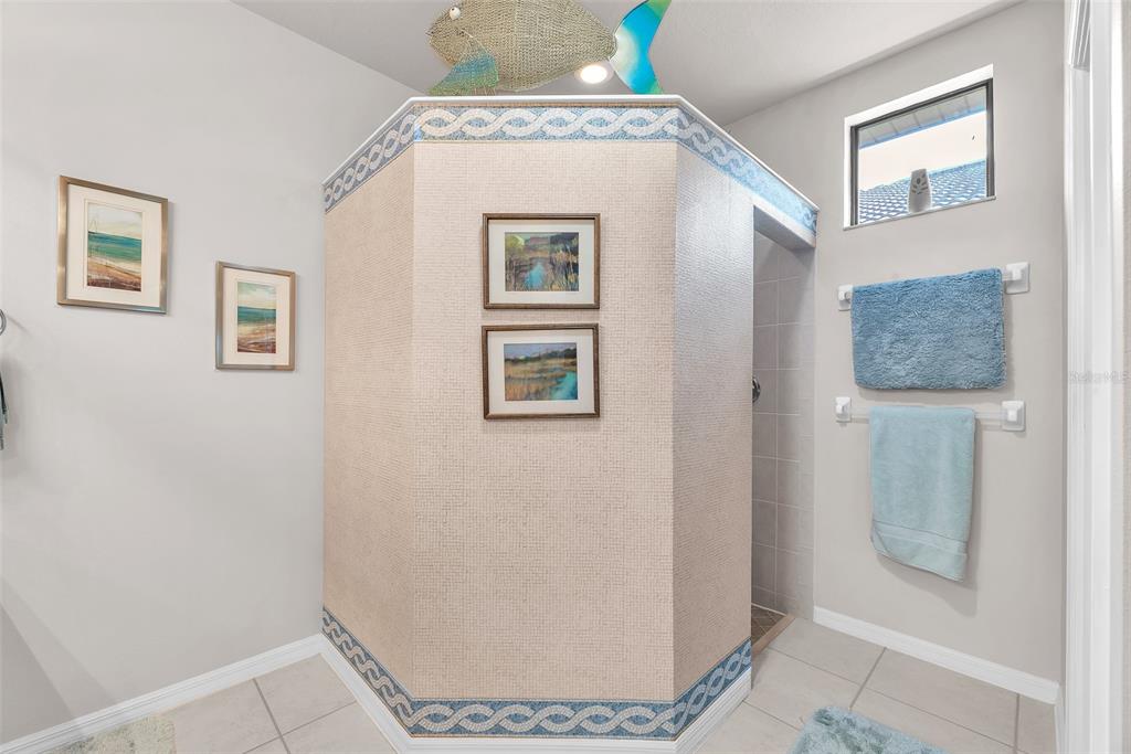 321 Silver Falls Drive Apollo Beach, FL 33572 - Photo 20 of 51 a view of a hallway with windows