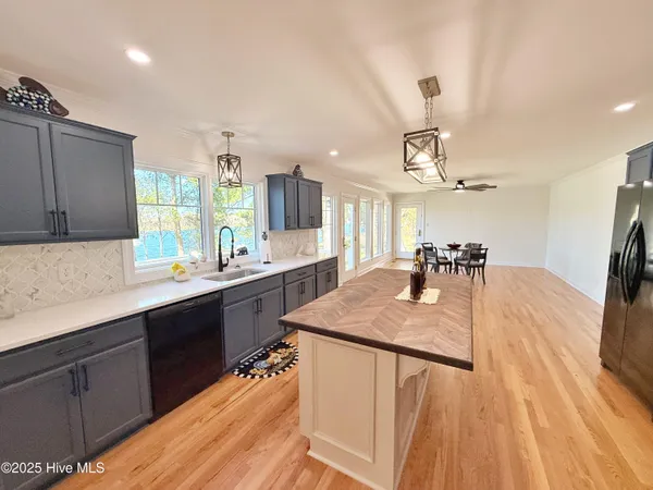 $838,000 | 273 West Rock Creek Road, New Bern, NC 28562