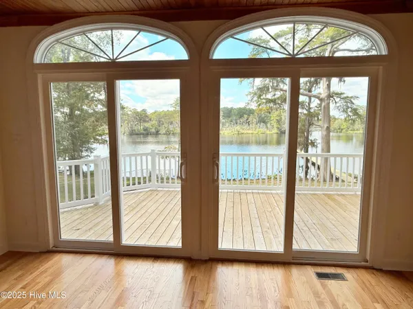 $838,000 | 273 West Rock Creek Road, New Bern, NC 28562