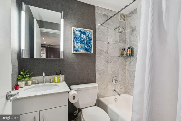 $4,450 | 219-29 South 18th Street, Unit 1412, Philadelphia, PA 19103