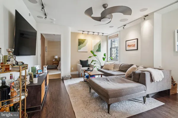 $4,450 | 219-29 South 18th Street, Unit 1412, Philadelphia, PA 19103