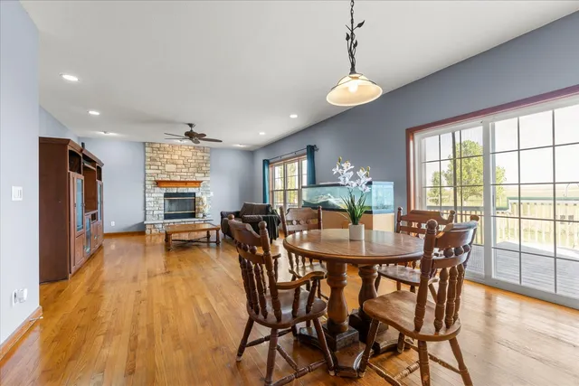 $410,000 | 1376 East 2950 North Road, Mansfield, IL 61854