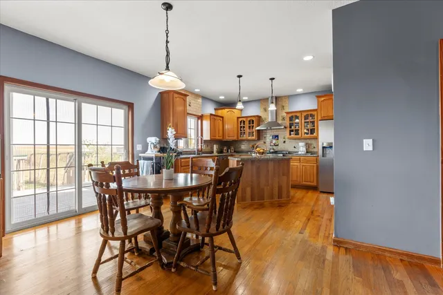 $410,000 | 1376 East 2950 North Road, Mansfield, IL 61854