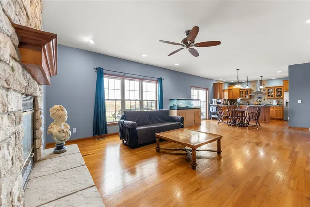 $410,000 | 1376 East 2950 North Road, Mansfield, IL 61854