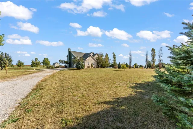 $410,000 | 1376 East 2950 North Road, Mansfield, IL 61854