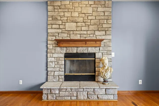 $410,000 | 1376 East 2950 North Road, Mansfield, IL 61854