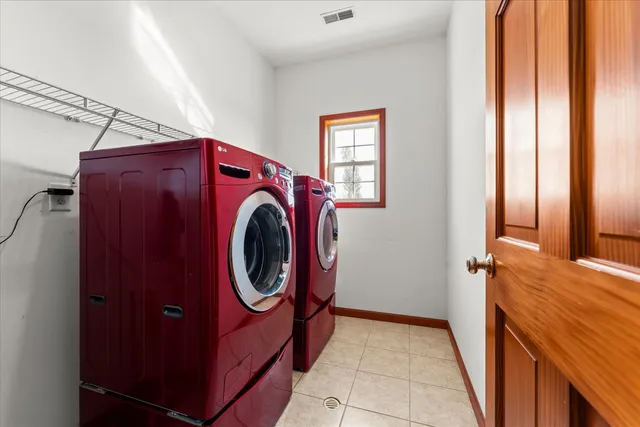 $410,000 | 1376 East 2950 North Road, Mansfield, IL 61854