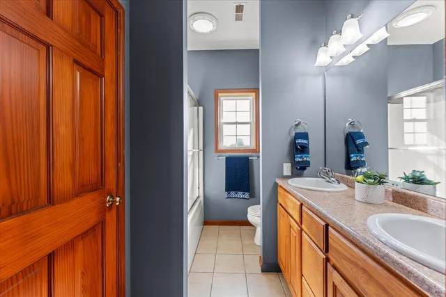 $410,000 | 1376 East 2950 North Road, Mansfield, IL 61854