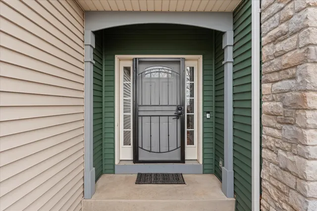 a view of entryway with a door