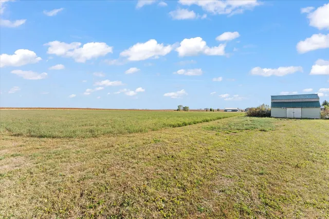 $410,000 | 1376 East 2950 North Road, Mansfield, IL 61854