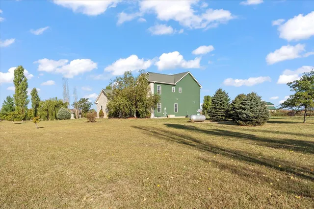 $410,000 | 1376 East 2950 North Road, Mansfield, IL 61854