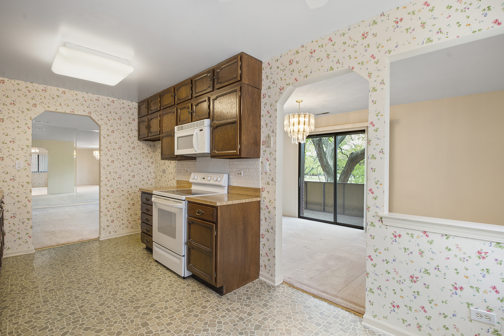 9242 Gross Point Road, Unit B211 Skokie, IL 60077 - Photo 11 of 19 Gallery Image 11