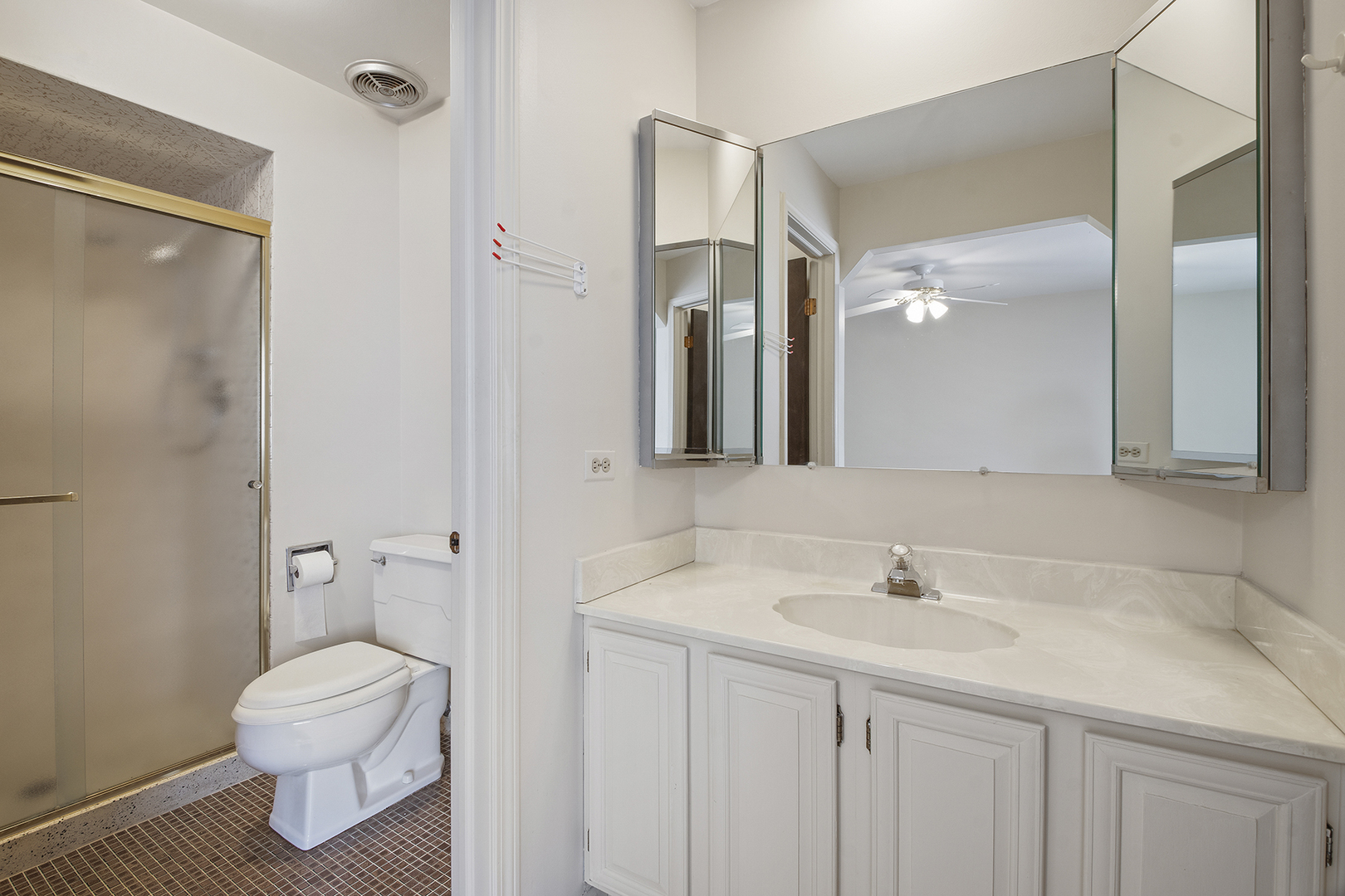 9242 Gross Point Road, Unit B211 Skokie, IL 60077 - Photo 14 of 19 Gallery Image 14