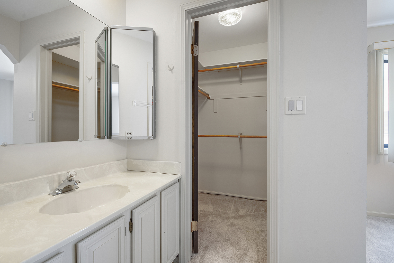 9242 Gross Point Road, Unit B211 Skokie, IL 60077 - Photo 15 of 19 Gallery Image 15