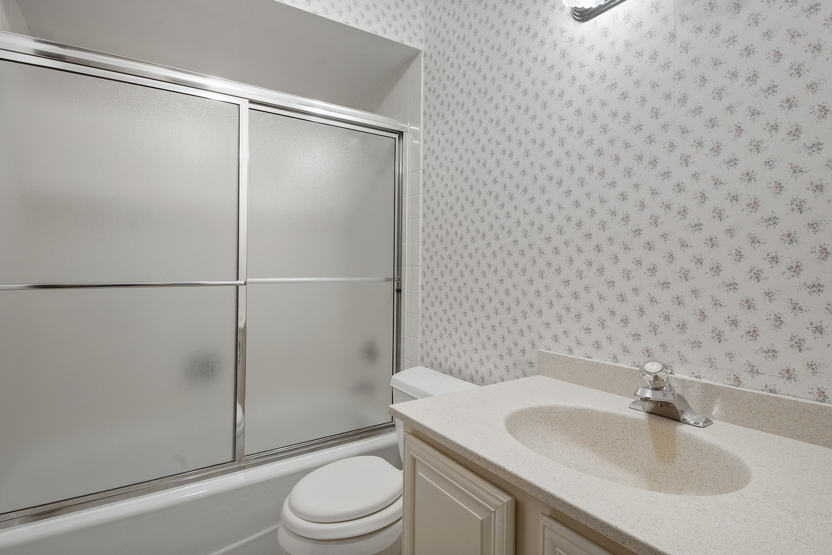 9242 Gross Point Road, Unit B211 Skokie, IL 60077 - Photo 17 of 19 Gallery Image 17