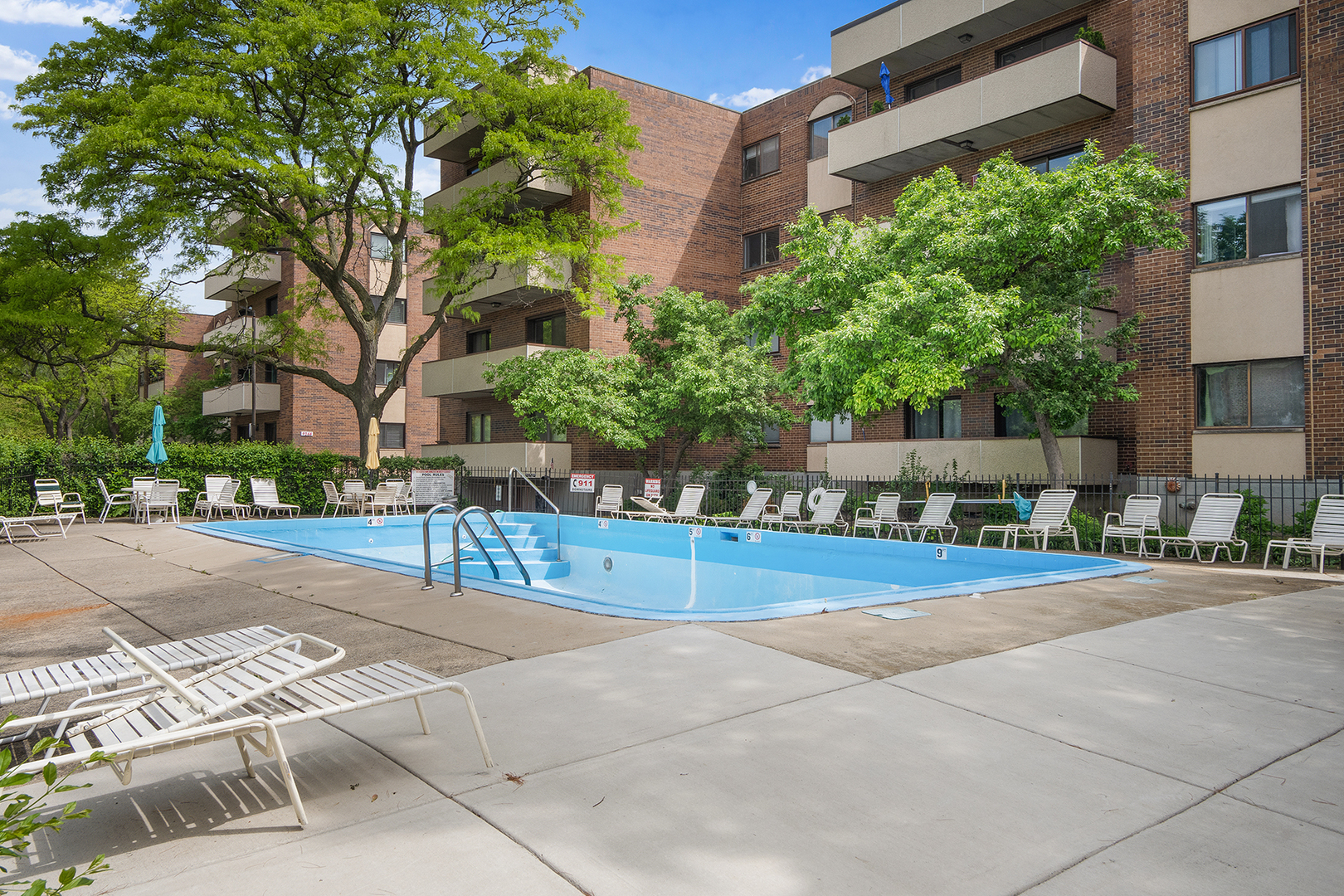 9242 Gross Point Road, Unit B211 Skokie, IL 60077 - Photo 3 of 19 Gallery Image 3