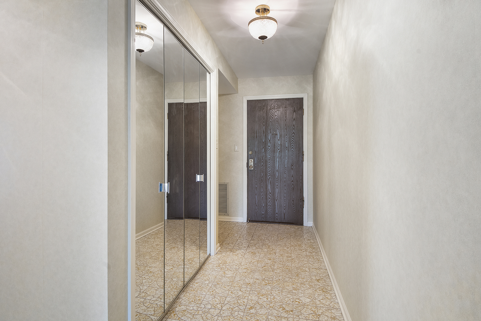 9242 Gross Point Road, Unit B211 Skokie, IL 60077 - Photo 5 of 19 Gallery Image 5