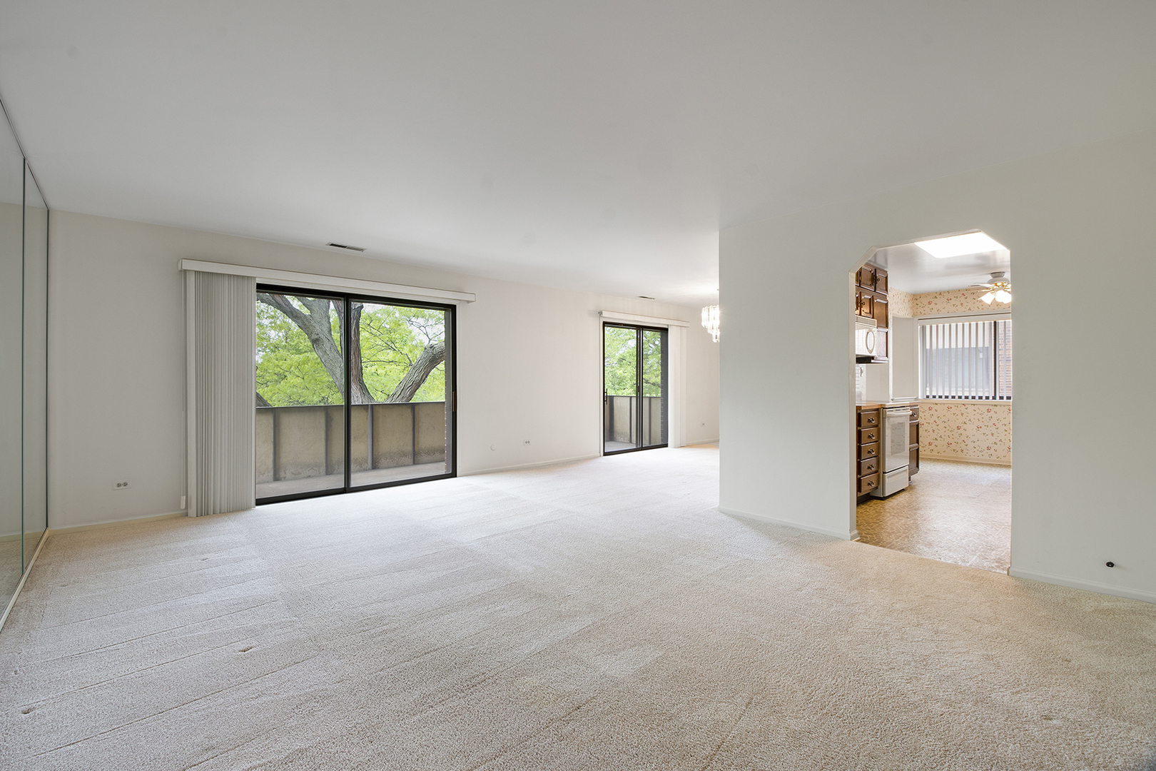 9242 Gross Point Road, Unit B211 Skokie, IL 60077 - Photo 6 of 19 Gallery Image 6