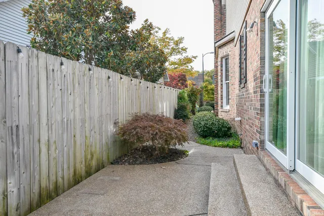 $299,900 | 210 Shane Court, Evansville, IN 47715