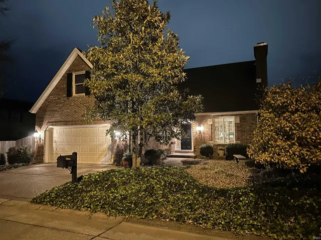 $299,900 | 210 Shane Court, Evansville, IN 47715