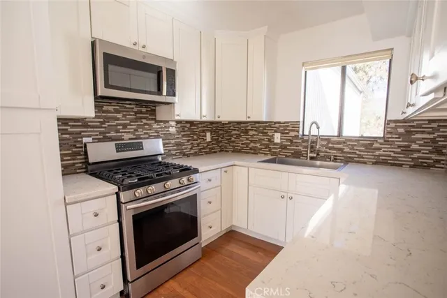 $3,200 | 10475 Newhome Avenue, Unit 6, Sunland, CA 91040