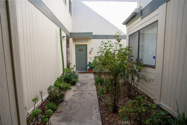 $3,200 | 10475 Newhome Avenue, Unit 6, Sunland, CA 91040